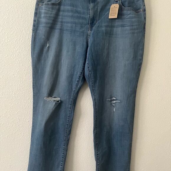Levi's Plus Size 724 Distressed High Rise Straight Jean Size 18 - Picture 3 of 9